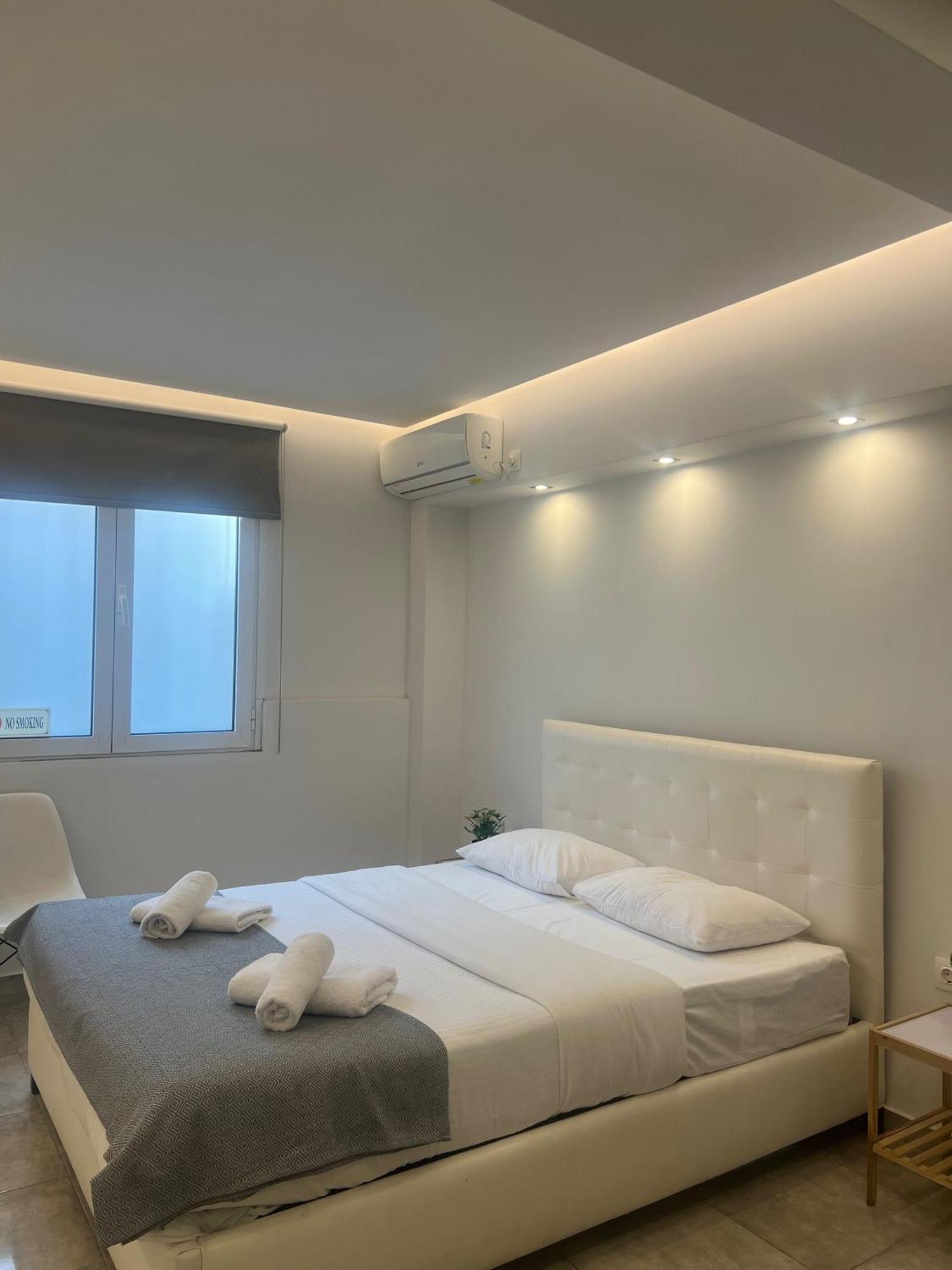 Purple- Lux Studio 2' From Metro Petralona Atenas Exterior foto